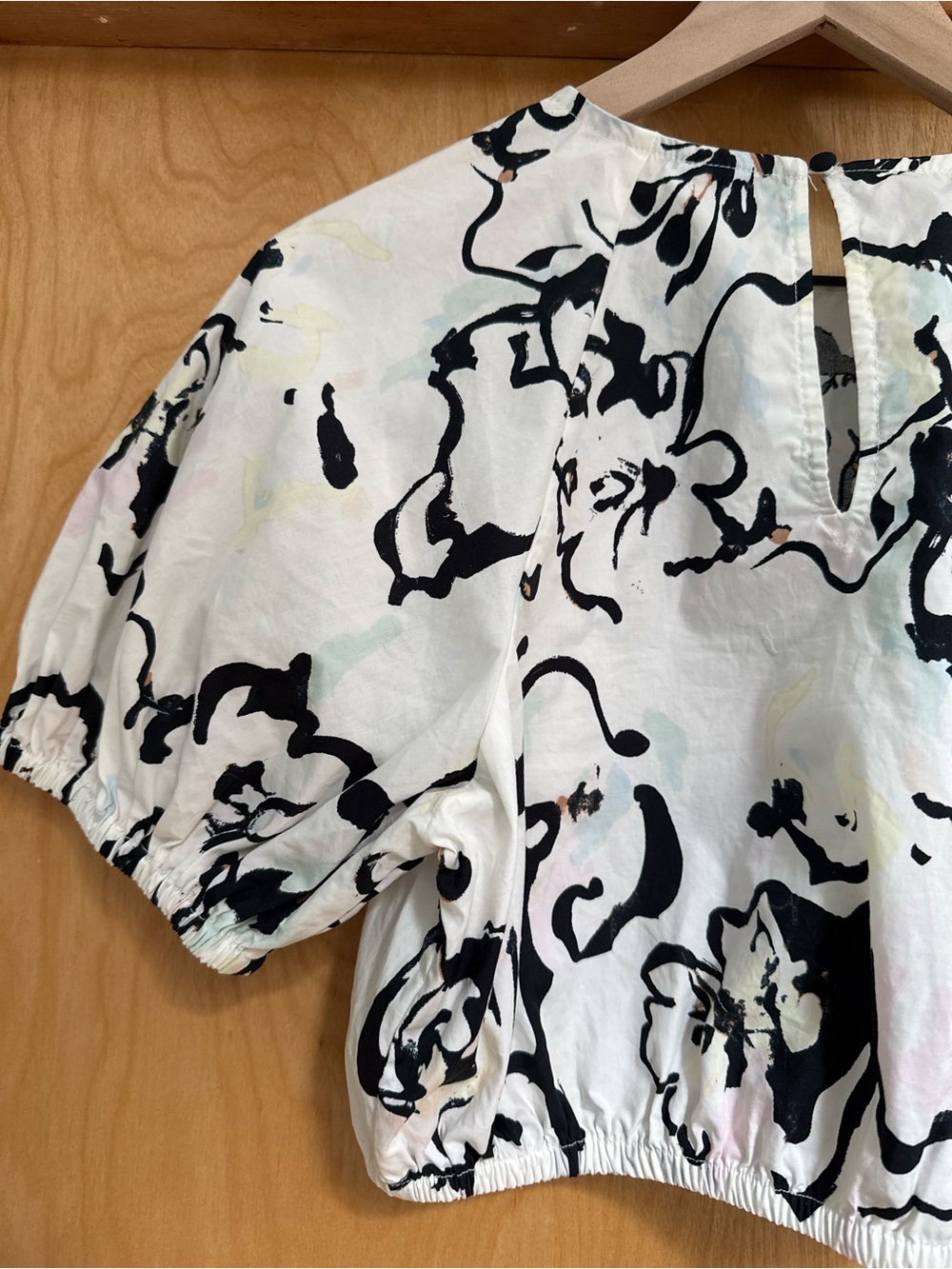 XS NWOT Cream White & Black Floral Puff-Sleeve Crop Top - A New Day